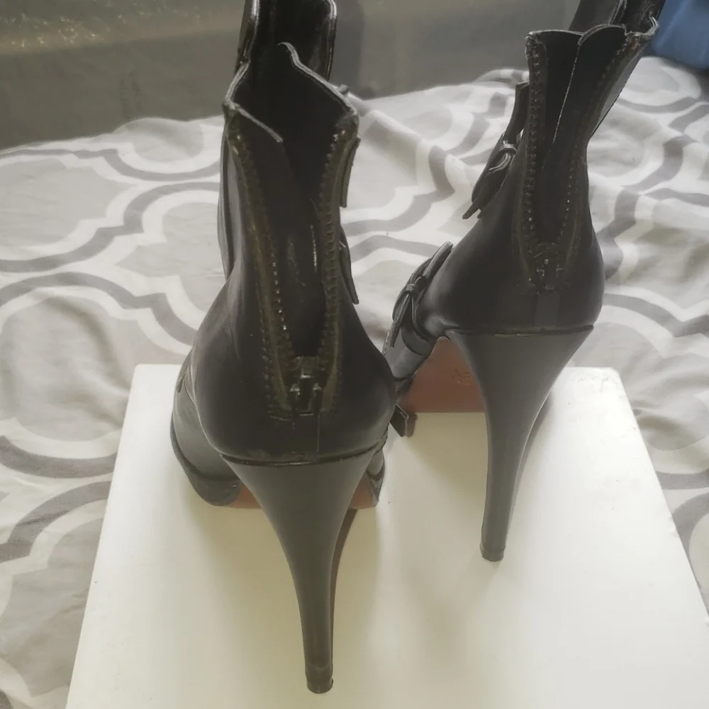 Charles David Black Moto Style Booties with buckles Size 8 - Picture 6 of 9